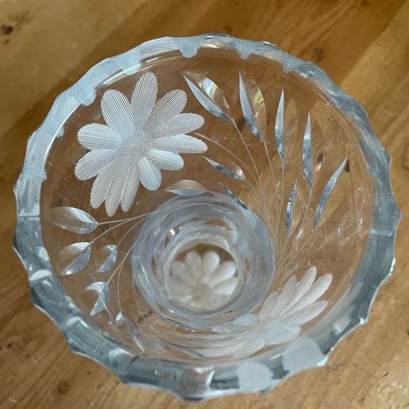 Princess House Tall Etched Vase - Picture 12 of 13